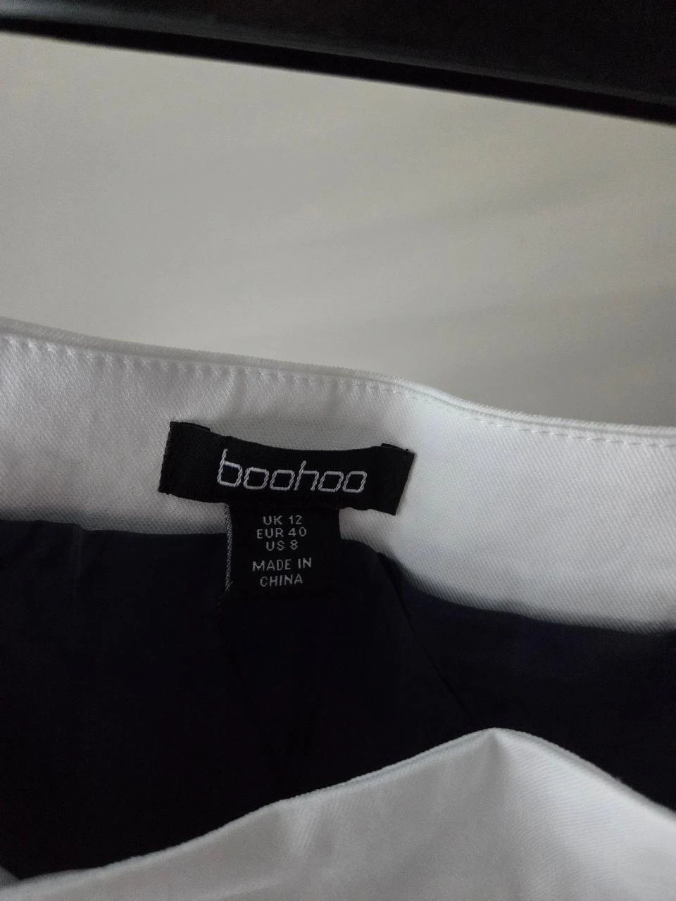 Saia Boohoo nova T40 azul marinho e branca estilo preppy – photo 6